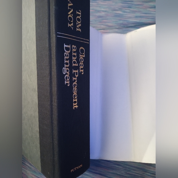 𝘛𝘰𝘮 𝘊𝘭𝘢𝘯𝘤𝘺 𝘚𝘪𝘨𝘯𝘦𝘥 1𝘴𝘵 𝘌𝘥𝘪𝘵𝘪𝘰𝘯 𝘉𝘰𝘰𝘬 - Picture 8 of 13